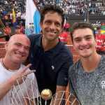 Lenda do tênis, Agassi posa com João Fonseca e manda recado ao Brasil após Rio Open