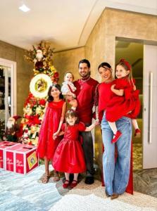 Zé Felipe mostra Natal ao lado de Ana Castela, filhas e familiares