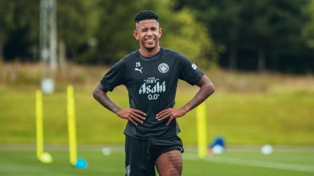 Savinho, atacante do Manchester City, em treinamento na Inglaterra