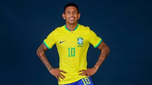 Savinho veste a camisa 10 da Seleção Brasileira