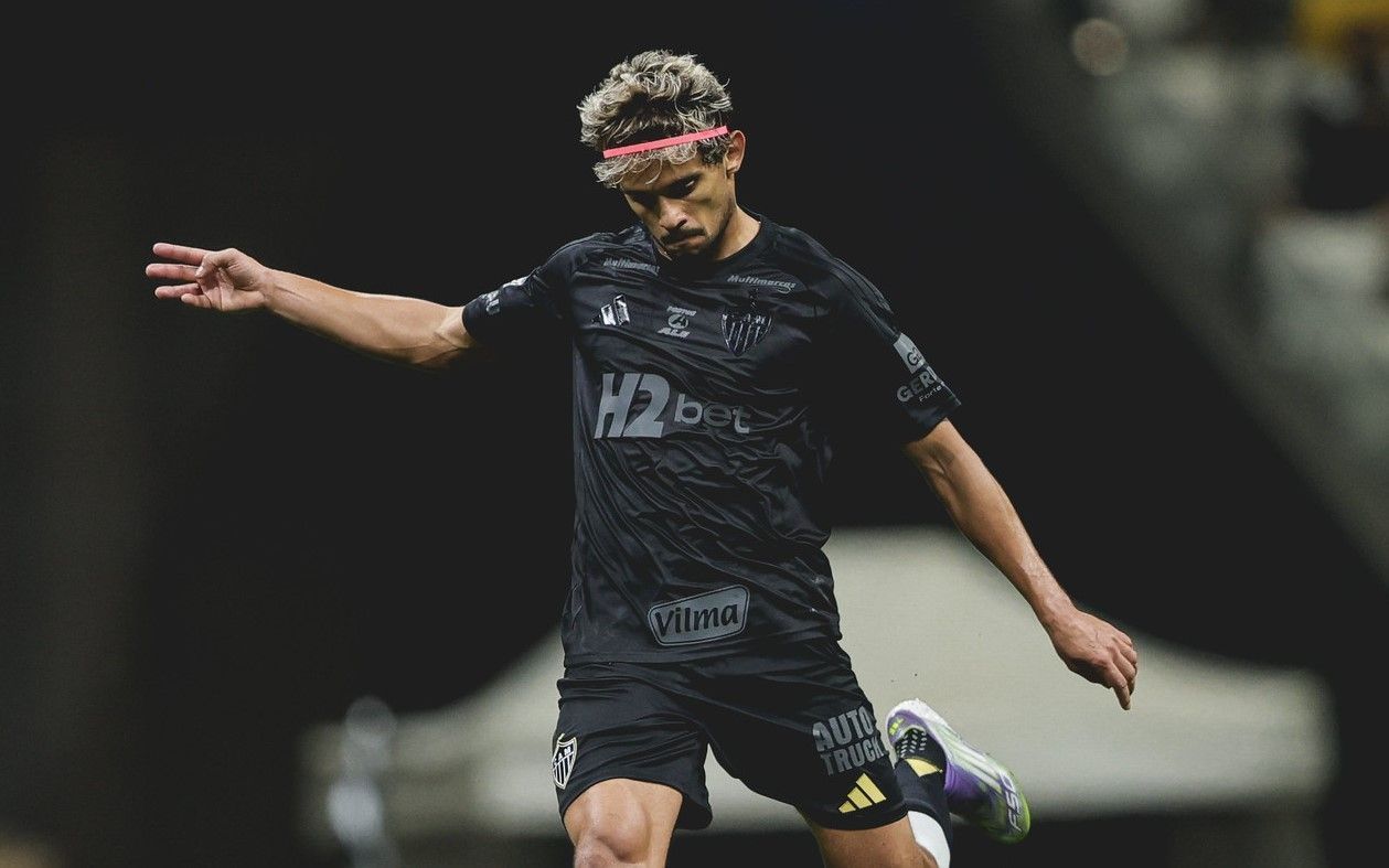 Técnico brasileiro confirma pedido por Scarpa, do Atlético, a clube saudita
