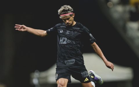 Gustavo Scarpa em ação pelo Atlético na temporada 2025