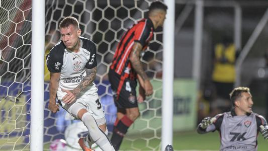 Volante Charles marcou o gol que garantiu três pontos contra o Vitória