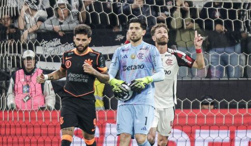 Lance de Corinthians x Flamengo pelo Brasileirão 2025