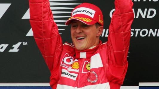 Michael Schumacher celebra vitória no GP da Grã-Bretanha de F1 em 2004
