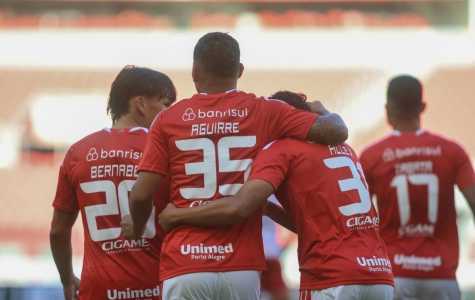 Jogadores do Inter celebram gol em vitória por 3 a 1 sobre o São Luiz, pelo Gauchão 2026
