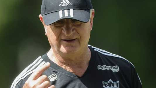 Scolari chegou ao Atlético em 16 de junho e ainda não conquistou a primeira vitória