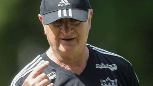 Scolari chegou ao Atlético em 16 de junho e ainda não conquistou a primeira vitória