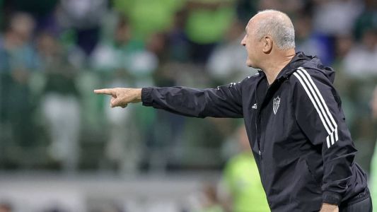 Scolari enfrentará o Cruzeiro pela primeira vez pelo Atlético