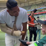 Torcedor do Palmeiras com doença rara conhece Rony no Allianz Parque
