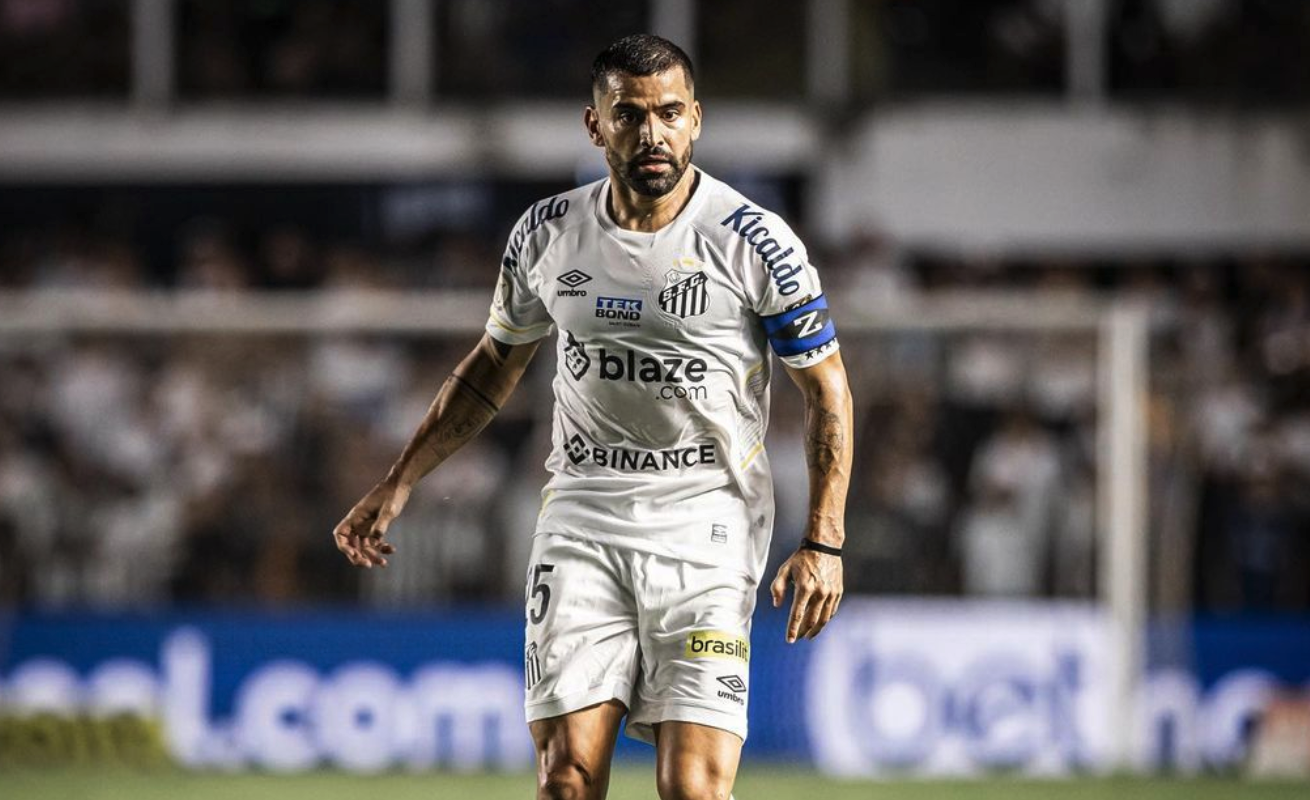 Santos anuncia redução salarial e permanência de líder do elenco para a Série B