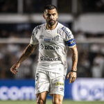 Santos anuncia redução salarial e permanência de líder do elenco para a Série B