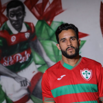 Portuguesa lança novos uniformes com ex-Cruzeiro como modelo