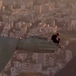 Homem invade Cristo Redentor e faz salto irregular de paraquedas no RJ
