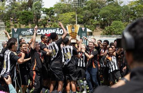 Atlético celebra título do Mineiro Sub-17 de 2025