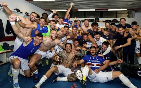 Jogadores da Sampdoria comemoram vitória no playoff que valeu manutenção na Segunda Divisão Italiana