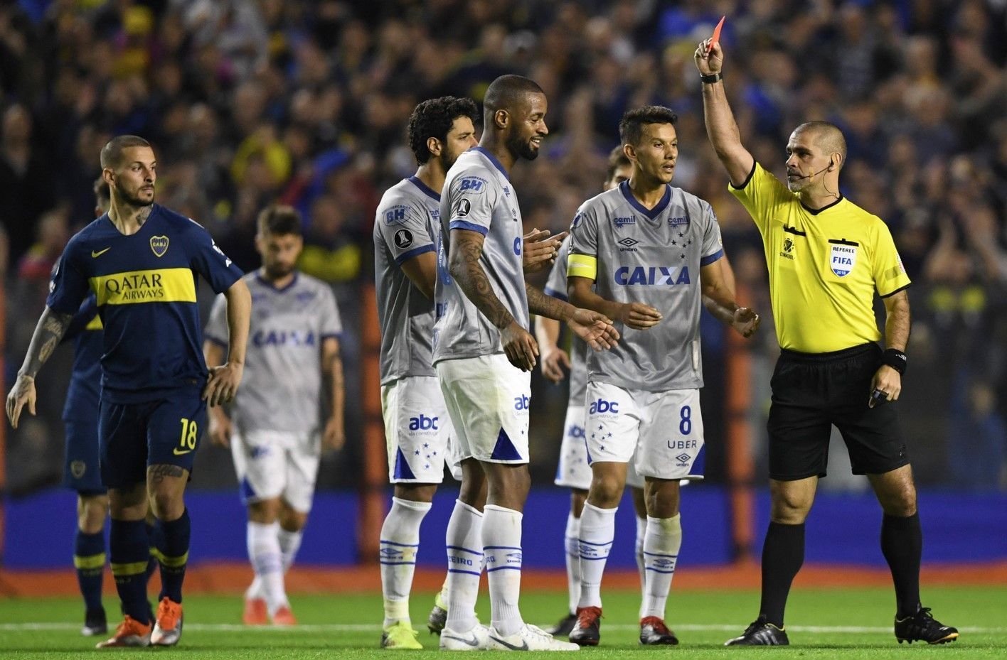 Árbitro que sugeriu expulsão de Dedé em 2018 é escalado para jogo do Cruzeiro