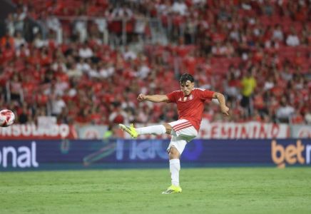 Bernabei em chute que originou golaço em Internacional 3 x 1 São Luiz, pelo Gauchão 2026