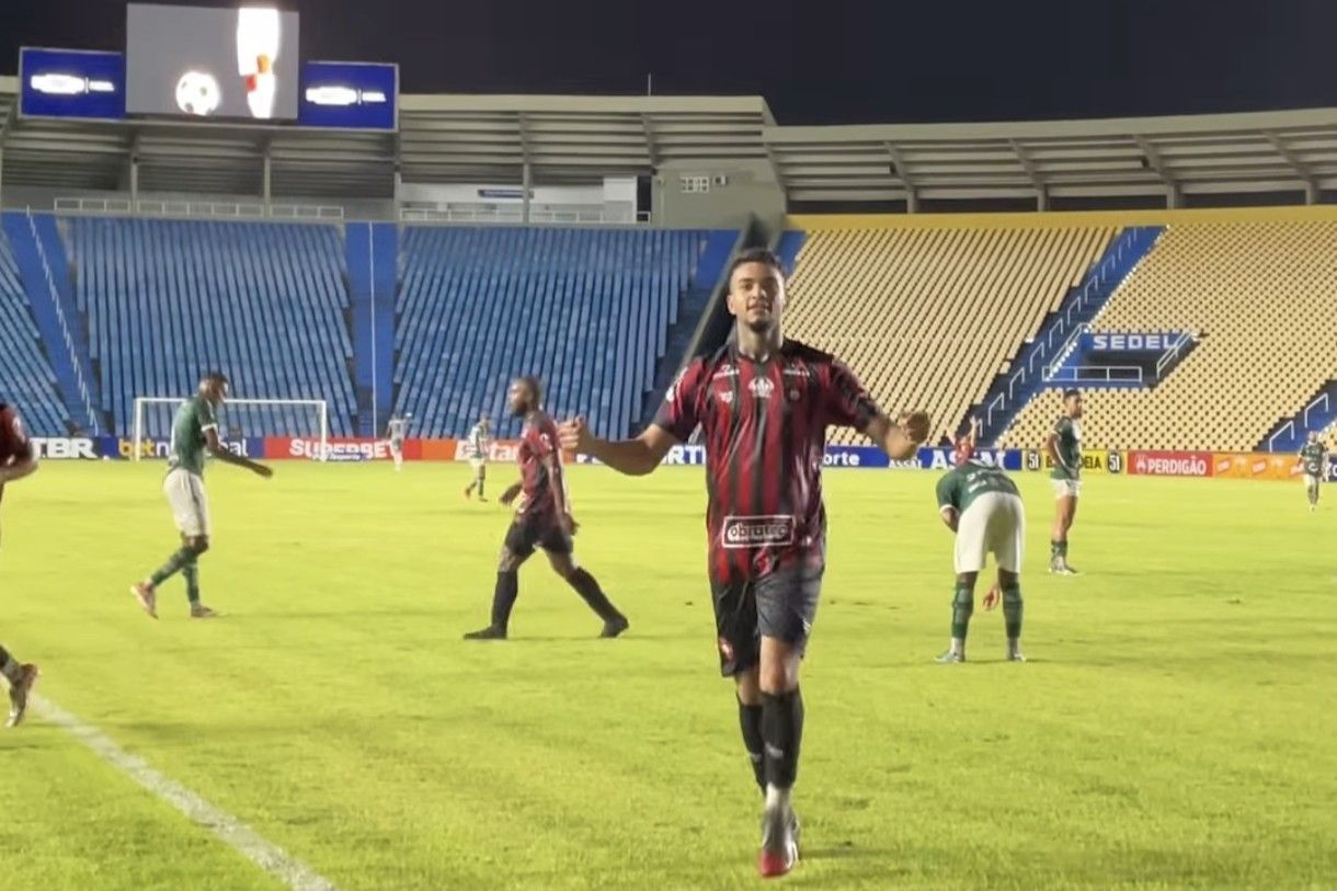 Moto Club bate o Sousa, vence a primeira na Copa do Nordeste e encosta no G4