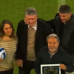 Ex-treinador do São Paulo é homenageado em amistoso no Equador