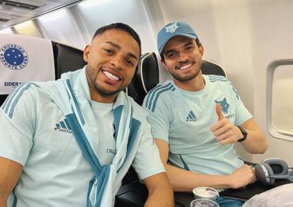 Wanderson e Otávio em viagem para Corinthians x Cruzeiro, pela Copa do Brasil 2025