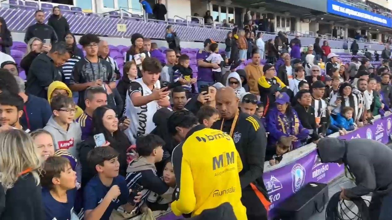 Orlando City x Atlético: Hulk atende torcedores mirins no Inter&Co Stadium
