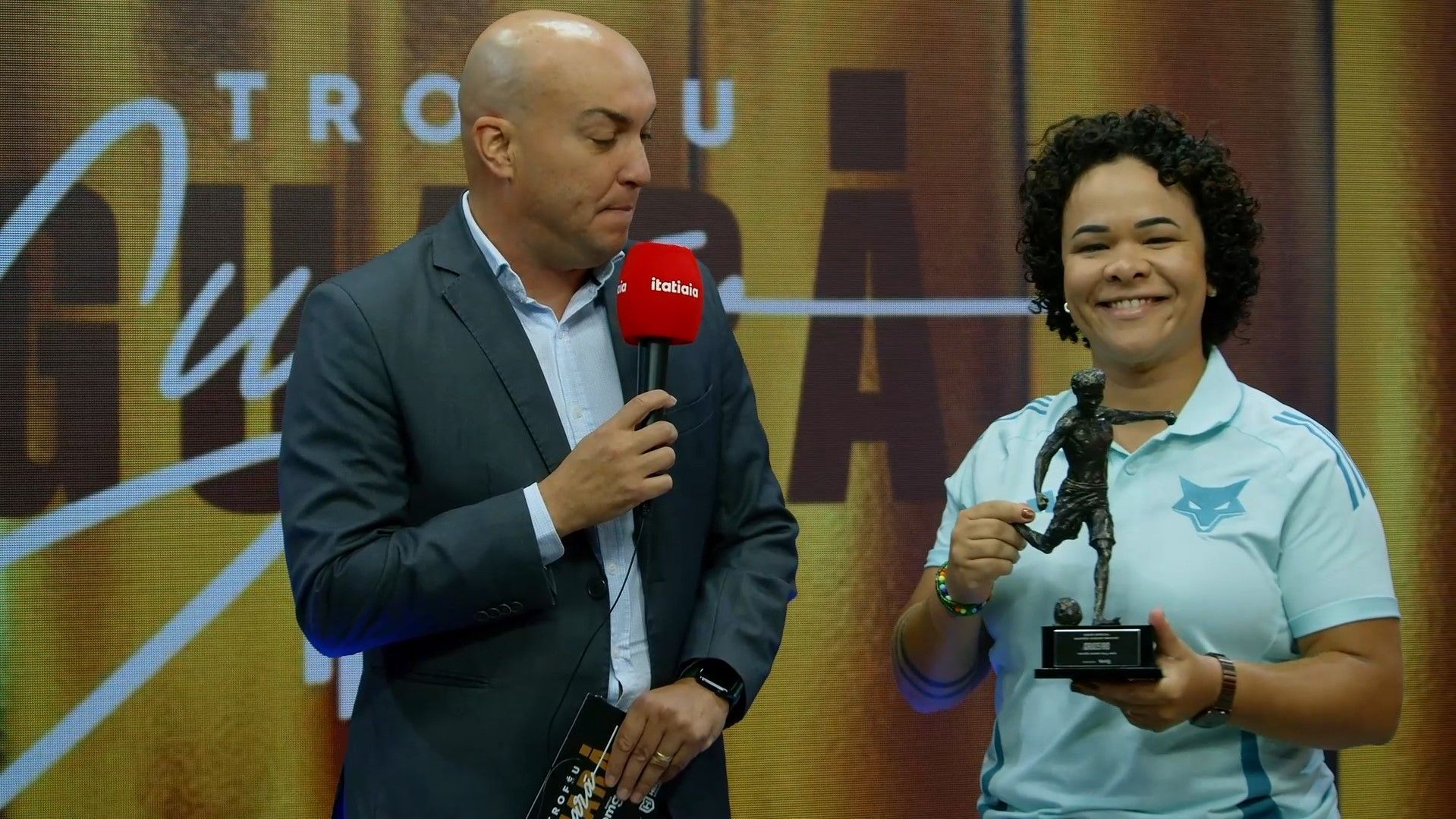 Cruzeiro é homenageado no Troféu Guará Bmg pelo título do Mineiro Feminino 2024