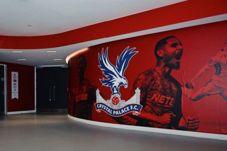 Estádio de Wembley preparado para jogo do Crystal Palace na semifinal da Copa da Inglaterra em 2025