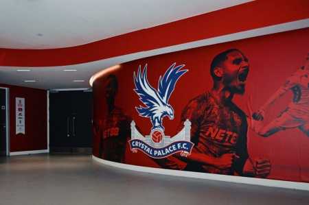 Estádio de Wembley preparado para jogo do Crystal Palace na semifinal da Copa da Inglaterra em 2025