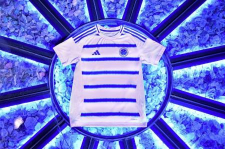 Nova camisa reserva do Cruzeiro para a temporada 2025