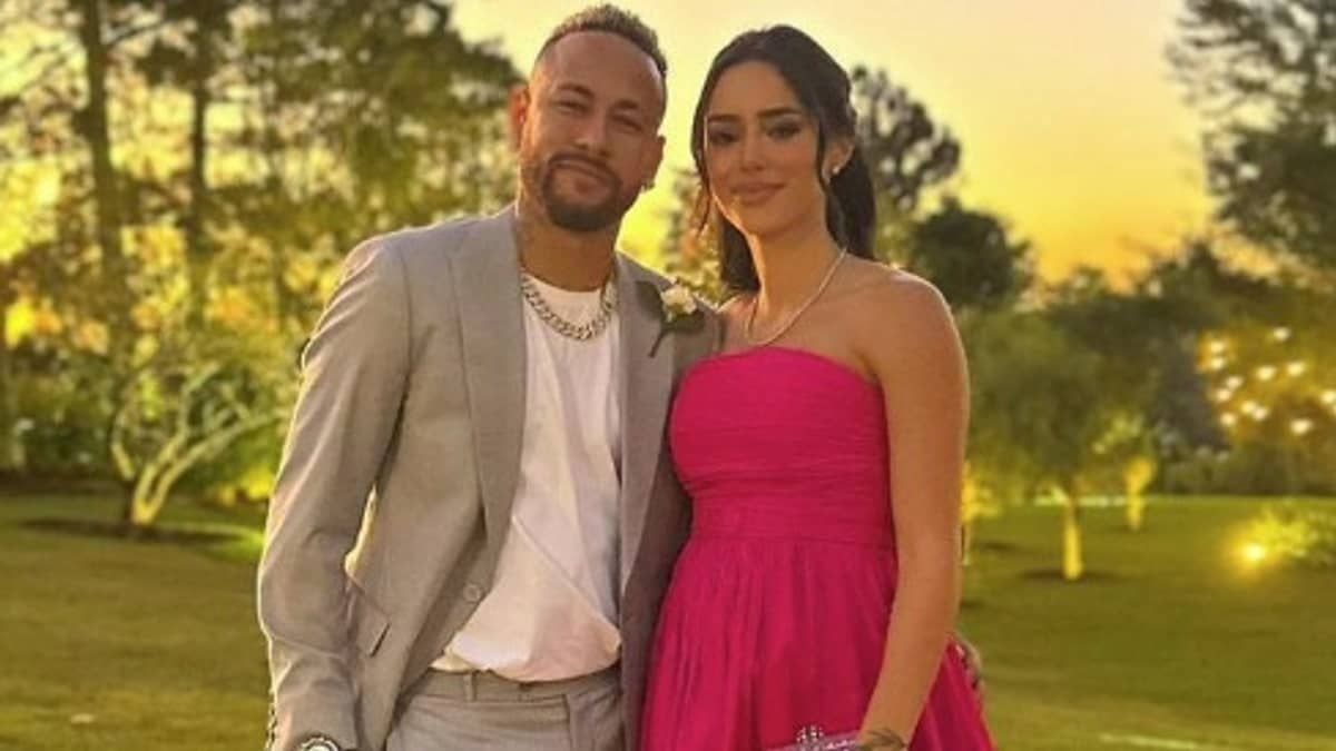 Neymar admite erro após polêmica de traição: 'Justificar o injustificável'