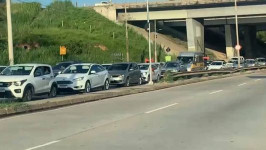 Congestionamento chegou a dois quilômetros na Via Expressa