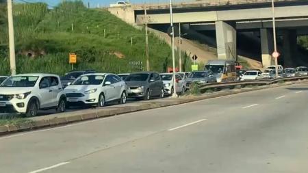 Congestionamento chegou a dois quilômetros na Via Expressa