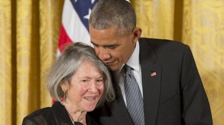 Louise Glück foi premiada em 2020