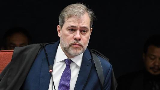 Se não fosse por Augusto Aras, talvez não tivéssemos democracia, diz Toffoli.