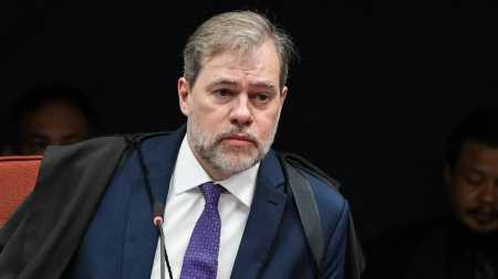 Se não fosse por Augusto Aras, talvez não tivéssemos democracia, diz Toffoli.