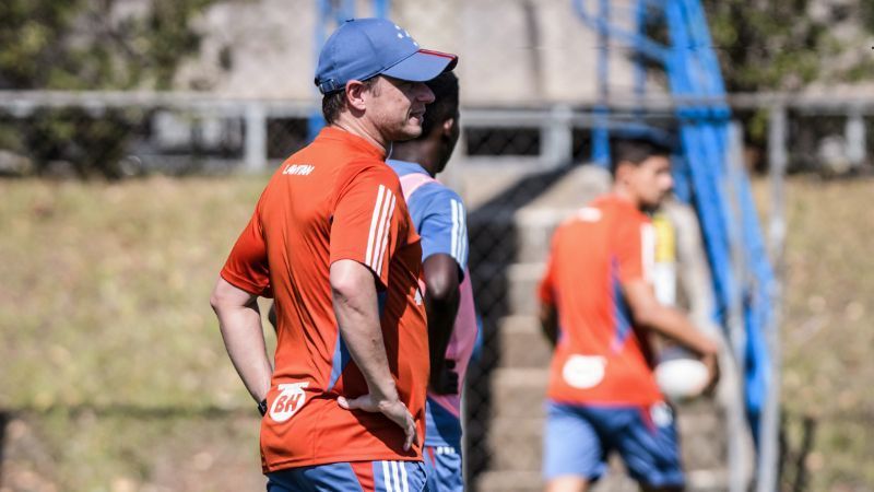 Seabra aponta 'efeito' em jogadores do Cruzeiro com movimentos no mercado