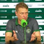 Seabra é direto sobre arbitragem em derrota do Coritiba com um a menos: ‘Não concordo’