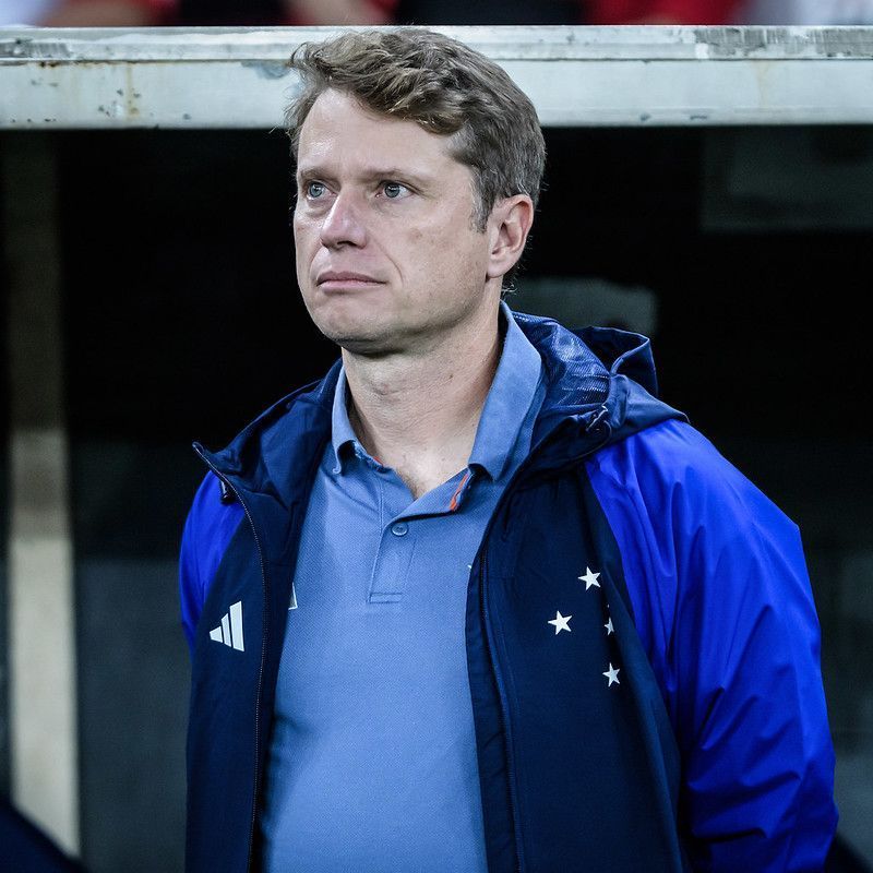 Seabra explica Kaiki como titular do Cruzeiro contra o Flamengo e rasga elogios a Neris