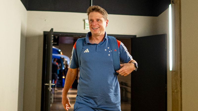 'Bombeiro', Seabra completa um mês como técnico principal do Cruzeiro