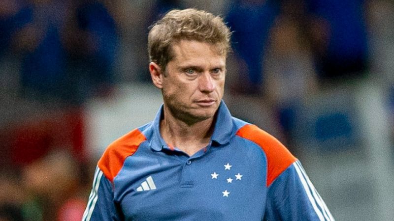 Técnico do Cruzeiro, Seabra explica 'apagão' do time e lamenta gols perdidos