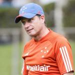 Diretor explica por que Cruzeiro escolheu Larcamón e não efetivou Seabra em 2023