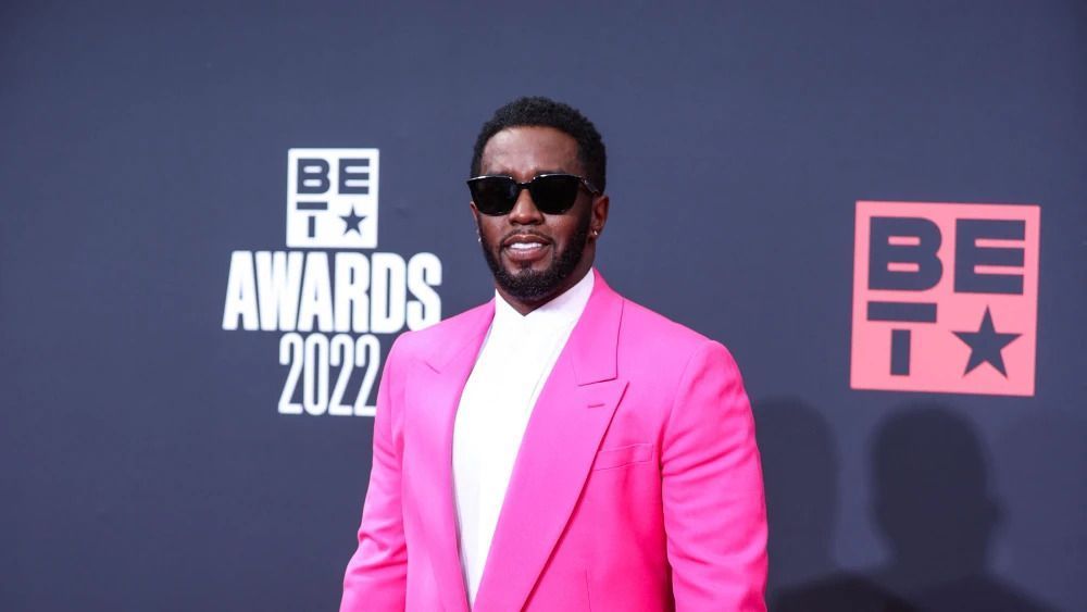 Episódio de agressão à namorada dificulta saída de P. Diddy da prisão