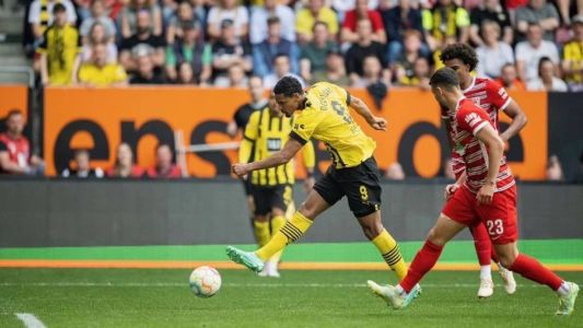 Sébastien Haller marcou dois dos três gols do Borussia Dortmund contra o Augsburg