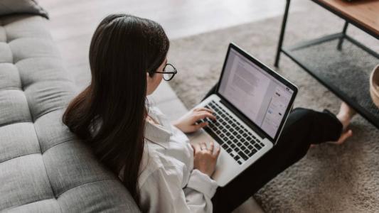 Entre as empreendedoras, 53% afirmam ter tido contato com uma mulher dona de negócio que serviu como inspiração