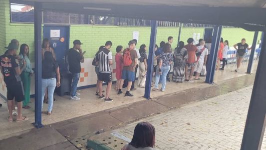 Seções eleitorais tiveram filas neste domingo (1°) de votação para o Conselho Tutelar