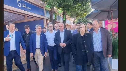 Secretário da Agricultura, Thales Fernandes, Antônio de Salvo e Domício Arruda visitam o parque de exposiçôes