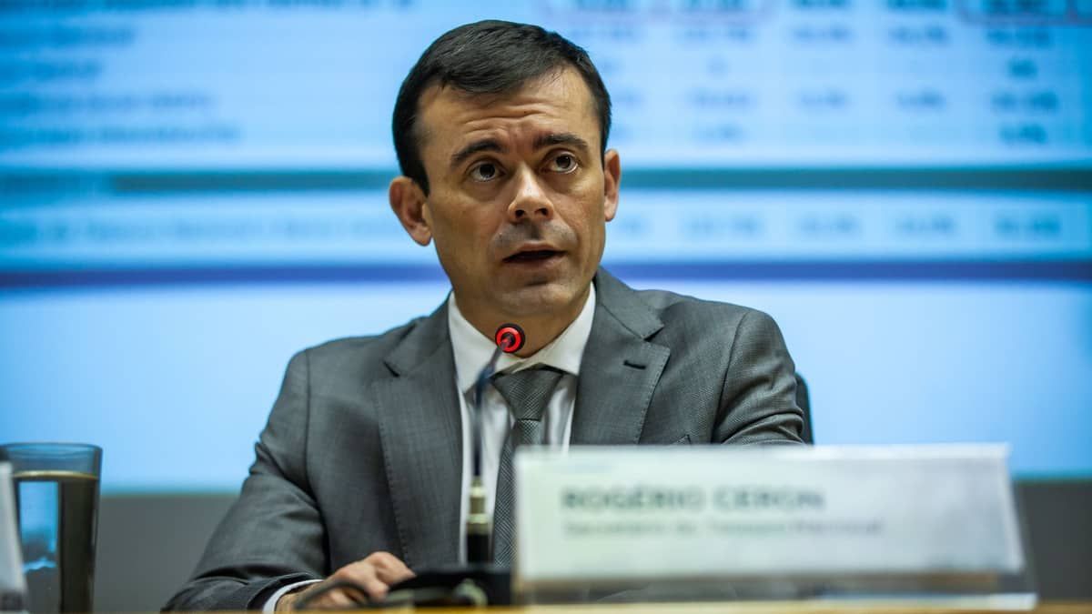 Secretário do Tesouro diz à CNN que governo deve estar pronto para emitir título público “verde” em setembro