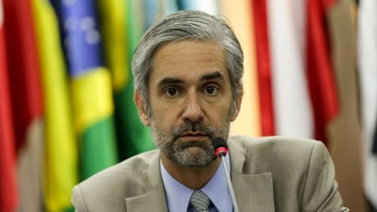 Secretário Nacional de Justiça, Augusto de Arruda Botelho, coordena a operação de repatriação dos brasileiros