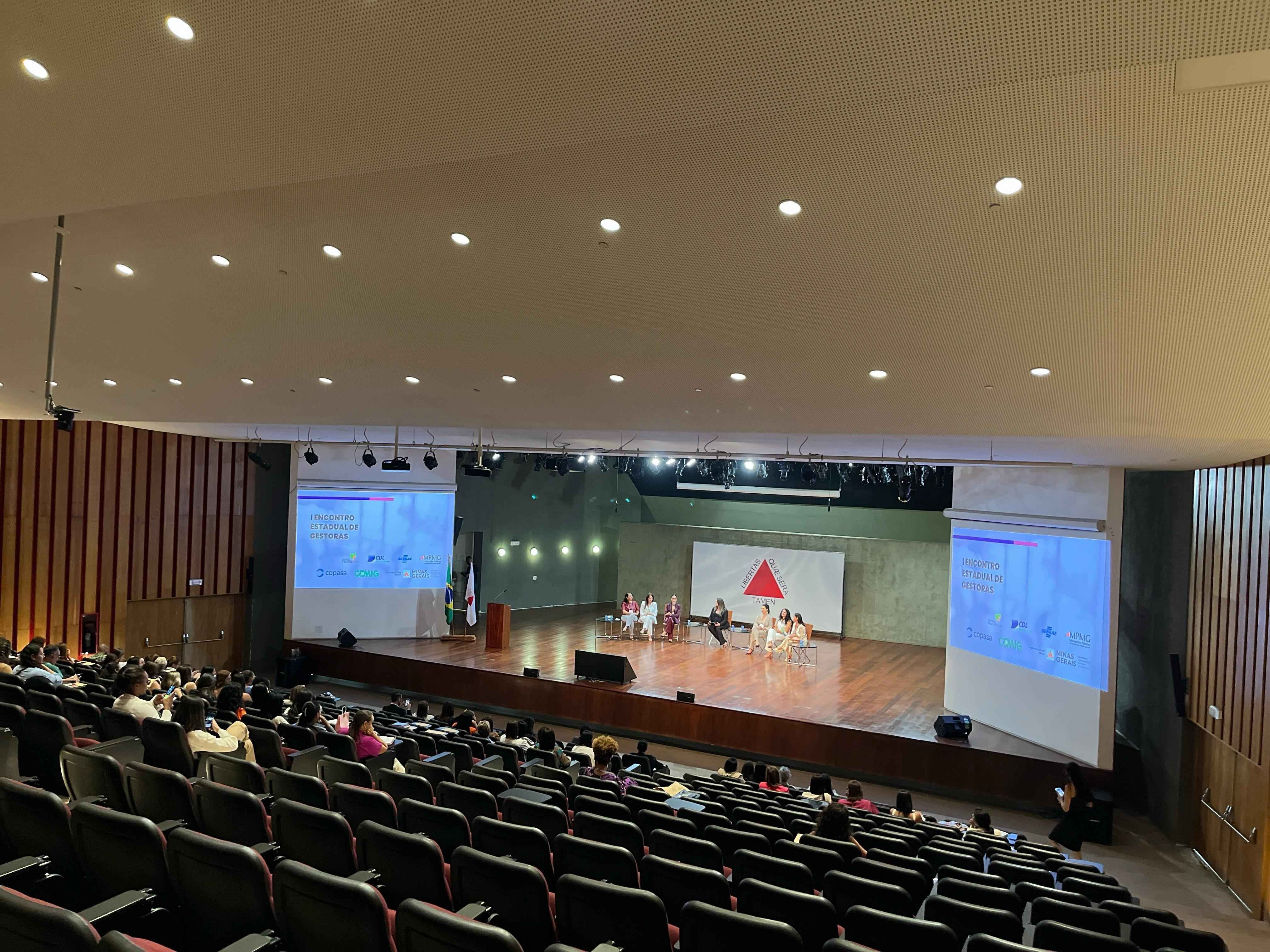 Encontro com prefeitas debate participação feminina na política em Minas